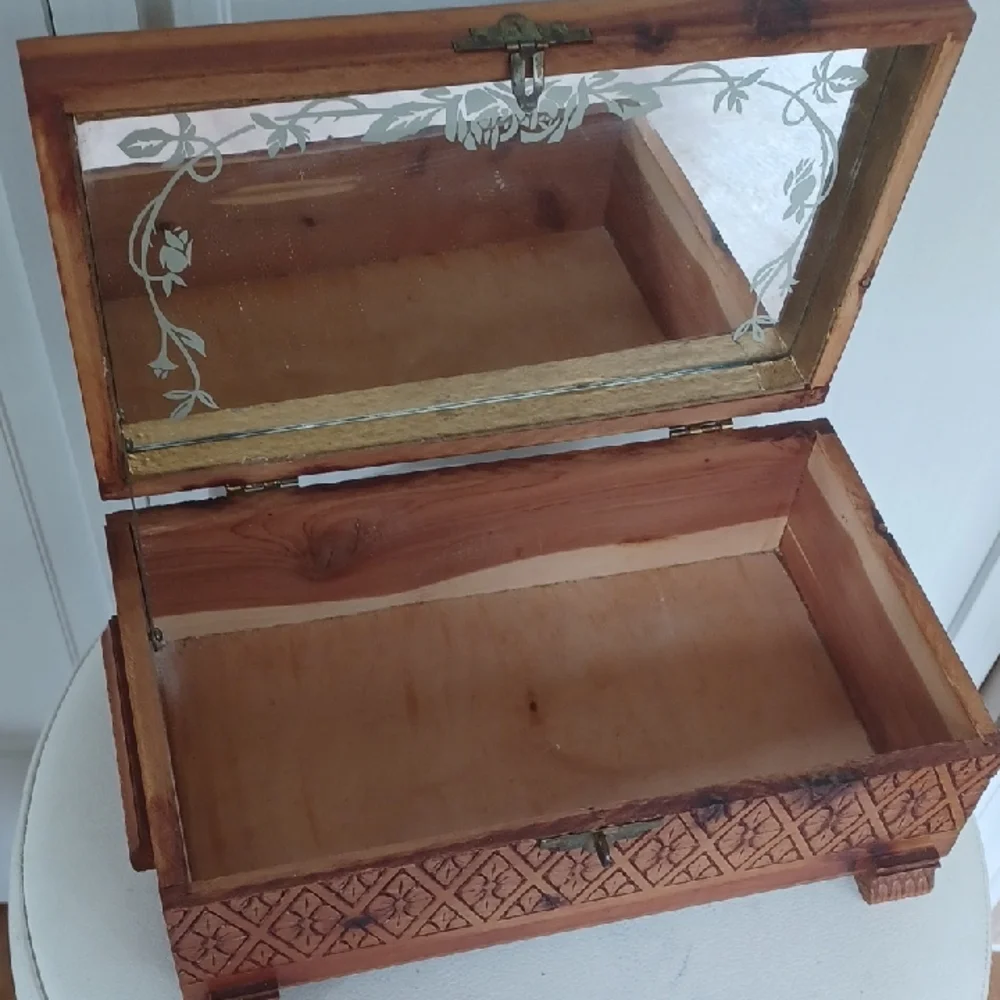 Vintage Brown Wooden Decorative Box Cedar Storagebox Hand Carved